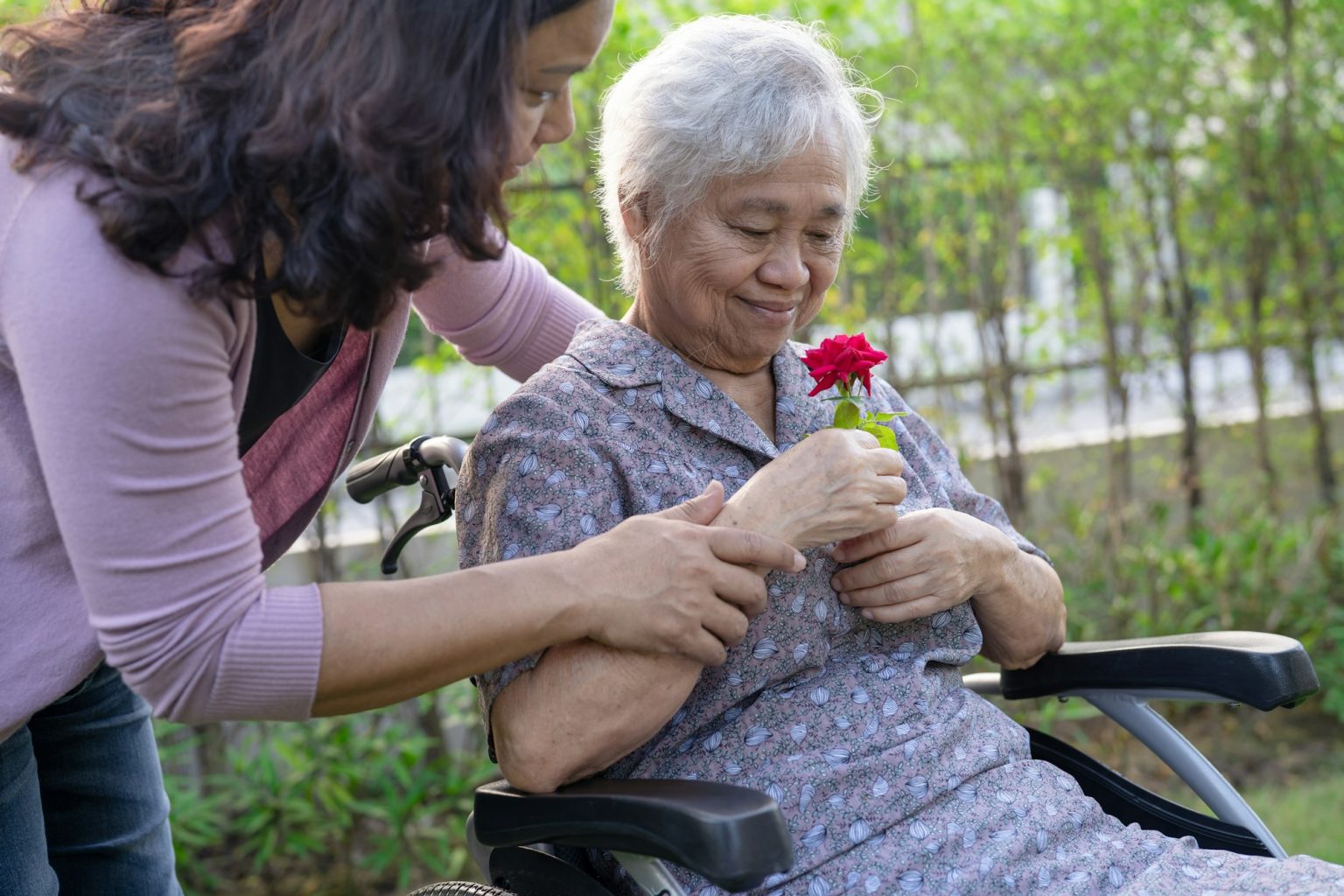 Caring for a Loved One With Alzheimer’s: When to Seek More Help